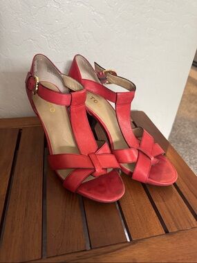 me too - Red T-Strap Woven Block Heel Sandals